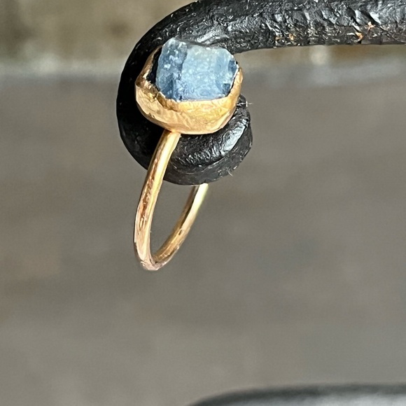 Raw Sapphire Ring - Picture 2 of 8